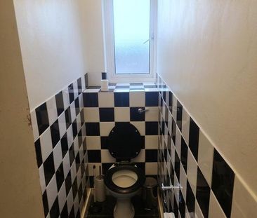 1 bedroom in a flat share to rent - Photo 6