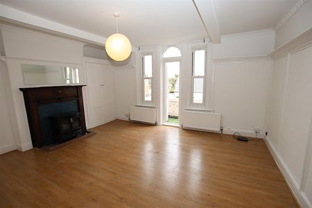 1 bedroom Flat to let - Photo 3