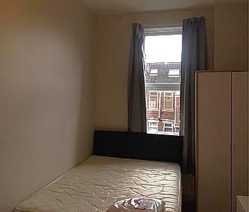 3 bedroom flat to rent - Photo 4