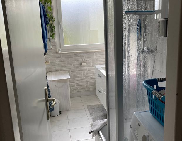 Helle Wohnung mit Balkon und Kellerraum - Foto 1