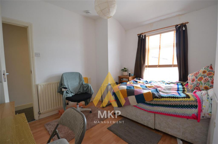 4 bedroom terraced house to rent - Photo 4