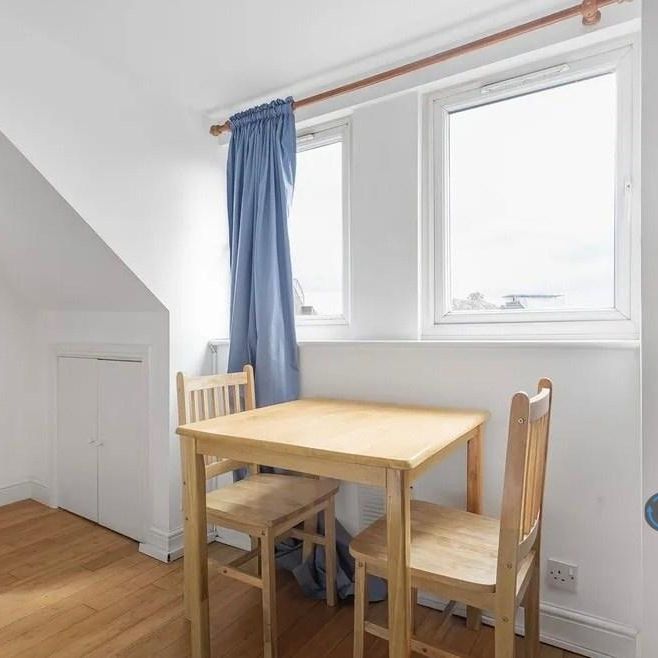 Studio to rent - Photo 1