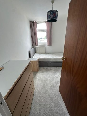 Room in a Shared Flat, Woking Close, SW15 - Photo 5