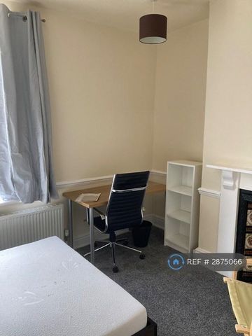 1 bedroom in a house share to rent - Photo 5