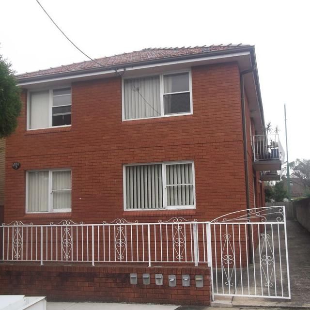 Spacious one bedroom apartment in a Small Block - Photo 1