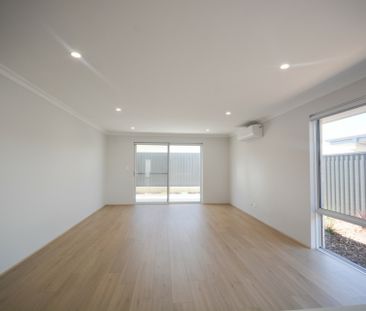 Brand New Home in Coastal Madora Bay! - Photo 4