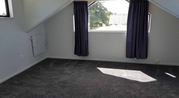 Warm, sunny and plenty of parking. - Photo 1