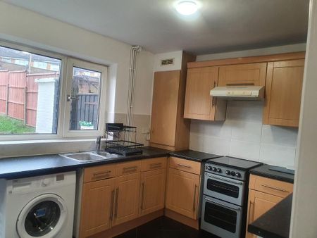 3 bedroom terraced house to rent - Photo 3