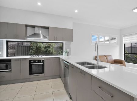 Modern & Sophisticated Home - Photo 4