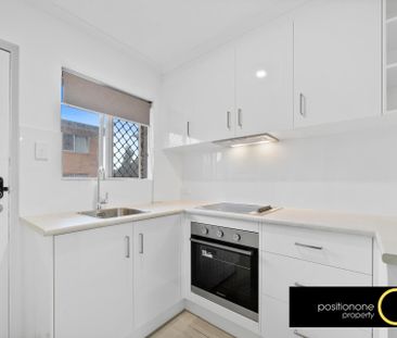 Bright 2-Bedroom Unit in a Prime, Convenient Location - Photo 2