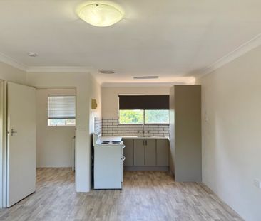 NORTH TAMWORTH - Renovated Upstairs One Bedroom Unit - Photo 6