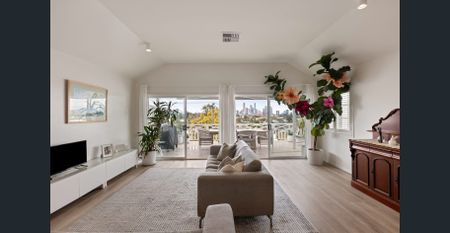 Executive Family Home with an Exceptional Entertaining Space - Photo 5