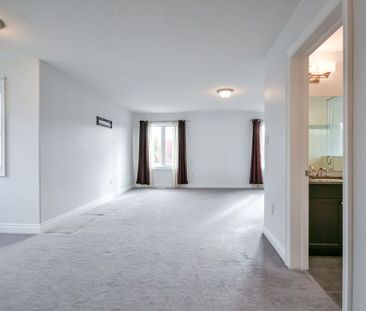 For Lease - 45 Imperial Crown Lane, Barrie, Ontario - Photo 3