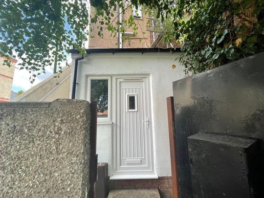 1 bedroom ground floor flat to rent - Photo 1