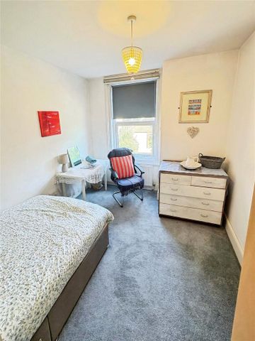 4 bedroom terraced house to rent - Photo 4