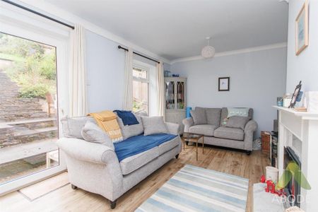 3 bedroom semi-detached house to rent - Photo 2