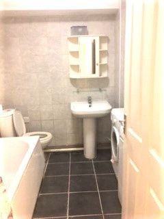 3 Bed Flat, Girdwood Road, SW18 - Photo 3