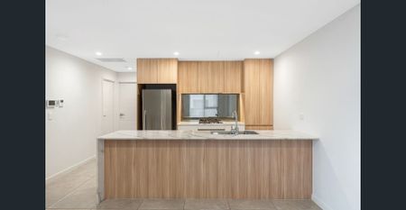Three Bedroom Apartment in Sought-After 'Schofield Gardens' Complex - Photo 3