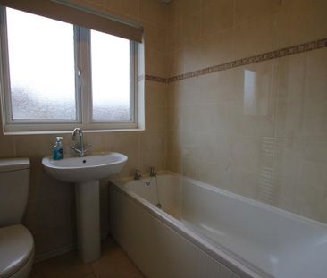 4 bedroom detached house to rent - Photo 2