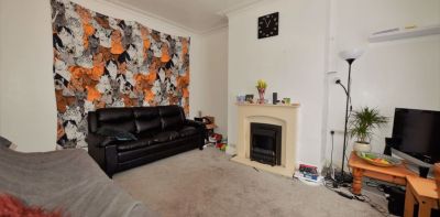 2 bedroom House in Harold Place, Leeds - Photo 2