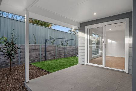Private and Stylish Villa in Hampton Gardens - Photo 3