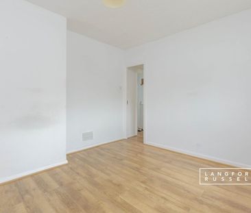 Semi-detached House to rent - Dorney Rise, Orpington, BR5 - Photo 4