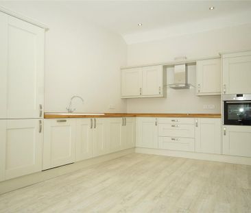 2 bedroom end of terrace house to rent - Photo 4