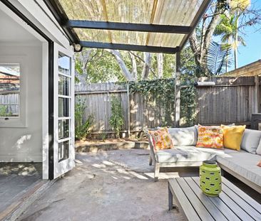Pet-Friendly Two Bedroom Home in Heart of Erskineville - Photo 1