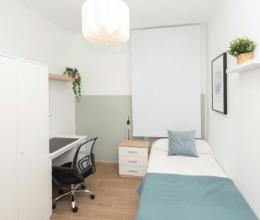 Carrer Olimpia Arozena Torres, Valencia, Valencian Community 46018 - Photo 1