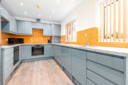 1 bedroom in a house share to rent - Photo 3