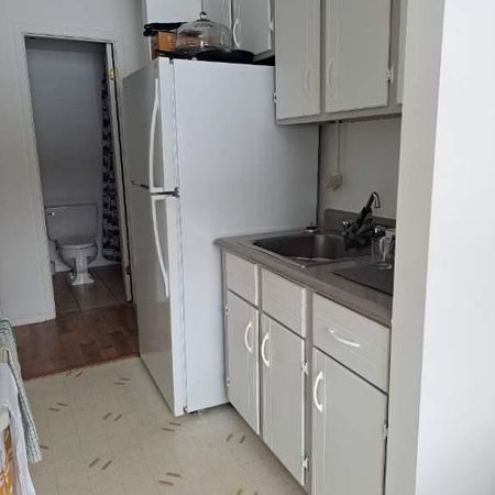 4 1/2 lévis centre-ville UQAR, CFP lévis - Photo 3