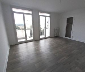 Location Appartement à ST JEAN DE BOURNAY - Photo 4