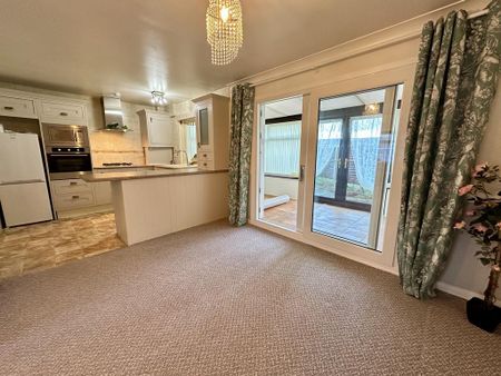 3 bedroom semi-detached house to rent - Photo 3