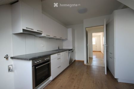 Charmante 3.5-Zimmer-Altbauwohnung mit Balkon in Basel - Photo 2