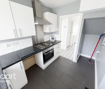 3 bedroom semi-detached house to rent - Photo 6