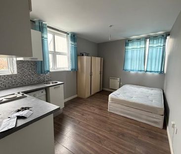 Studio Flat, Cherry Orchard Road, CR0 - Photo 1