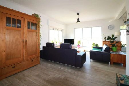 Gusting gelegen woning met 2 slpk, garage en tuin - Photo 2