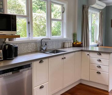 Sun drenched warm Karori home with green vistas - Photo 4