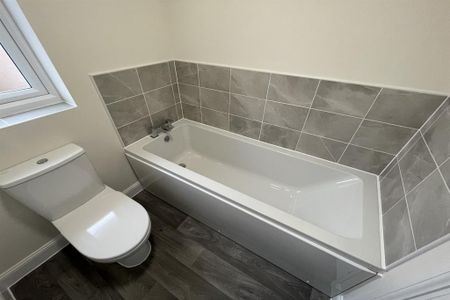 3 bedroom detached house to rent - Photo 5