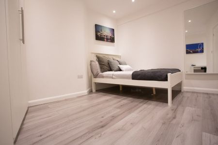 2 Bed Flat, Newington Butts, SE11 - Photo 2