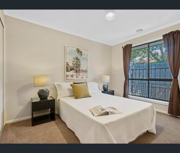 Location, style and comfort! - Photo 3