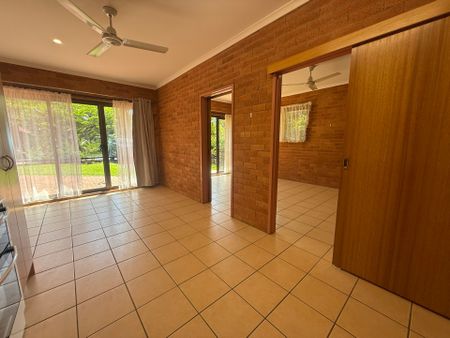 Studio in Richmond Hill - Photo 2