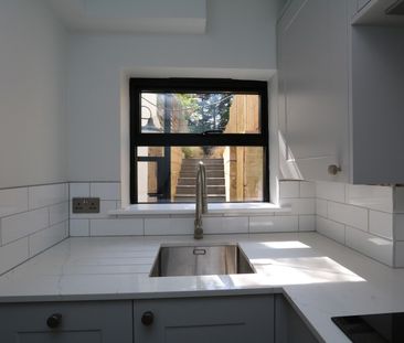 St Marks Hill, Surbiton, KT6 - Photo 3