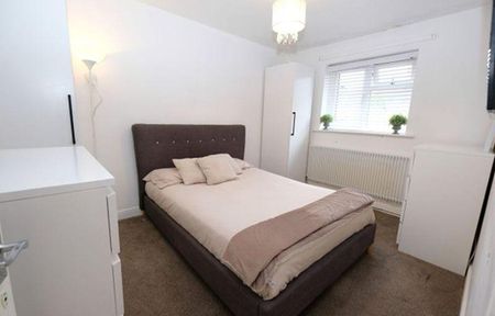 2 bedroom semi-detached bungalow to rent - Photo 4