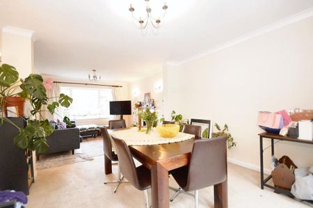 4 bedroom detached house to rent - Photo 3