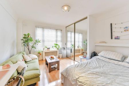 Studio to rent - Photo 2