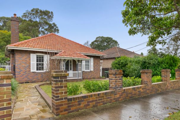 53 Broughton Road, - Photo 1