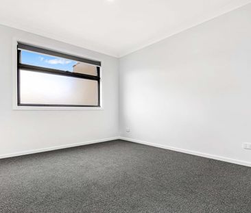 8/17 Welsummer Drive, Clyde North, Vic 3978 - Photo 2