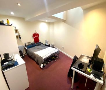 4 bedroom terraced house to rent - Photo 3