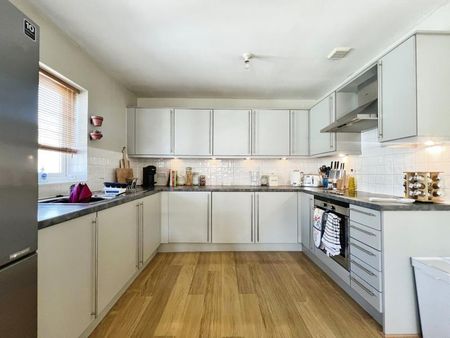 2 bedroom apartment to rent - Photo 4